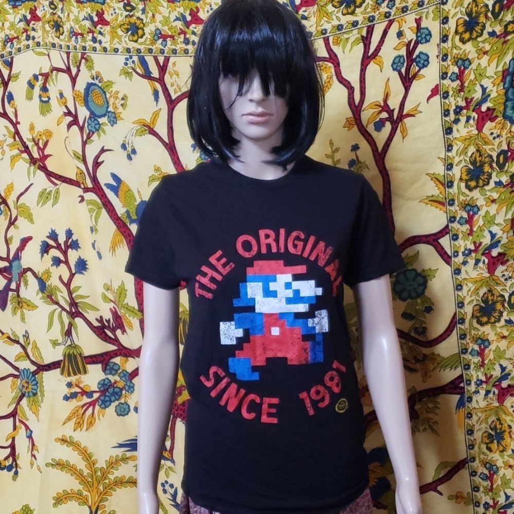 Classic Super Mario Nintendo t-shirt small
